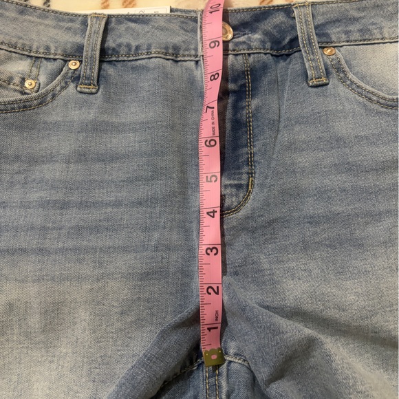 New Seven7 Light Blue Jean Weekend Short women. Size 8 medium.10” rise 5” inseam - Picture 10 of 11